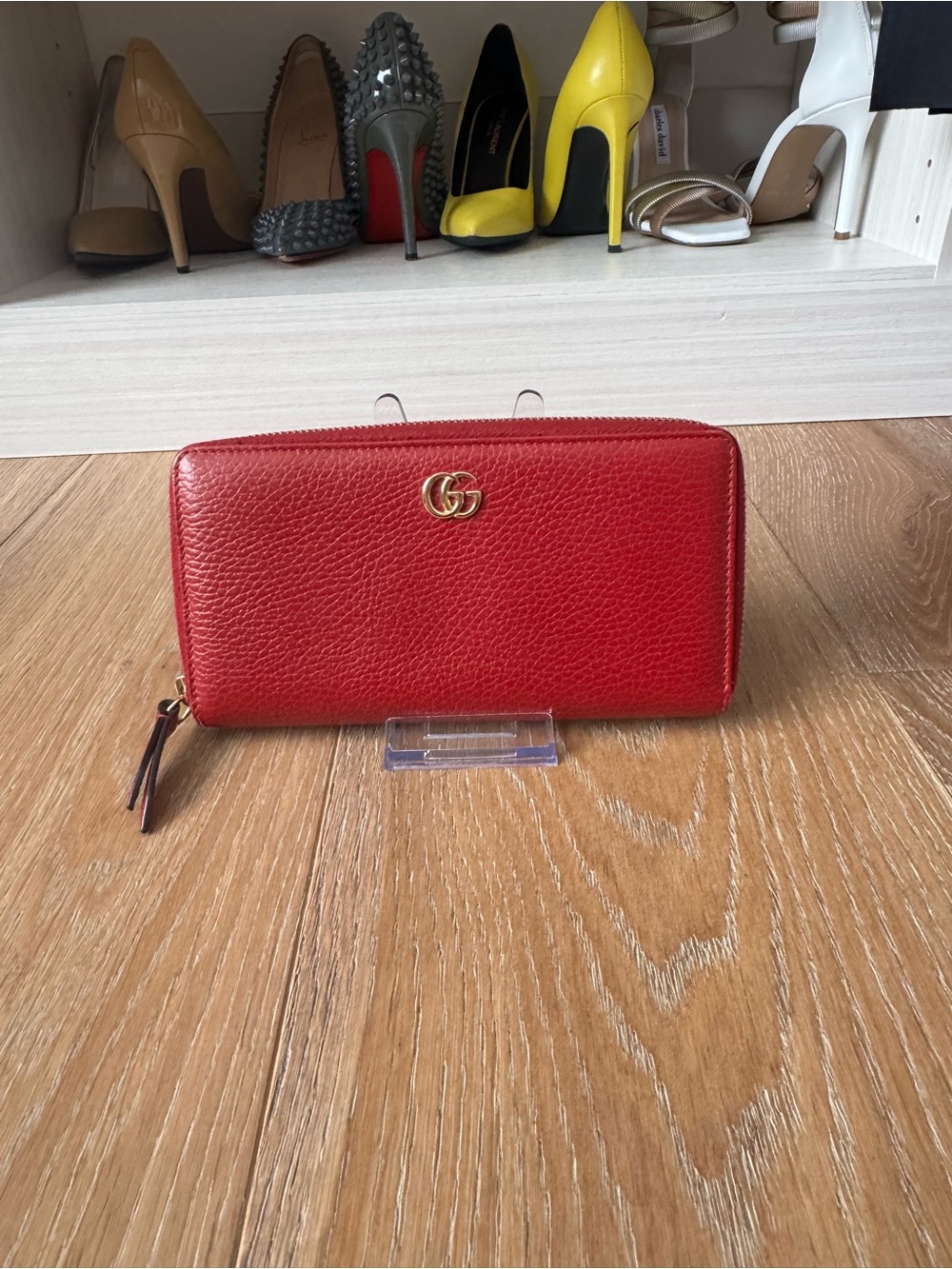 Gucci Red Pebbled Leather Zip Wallet with Gold GG - Picture 1 of 7